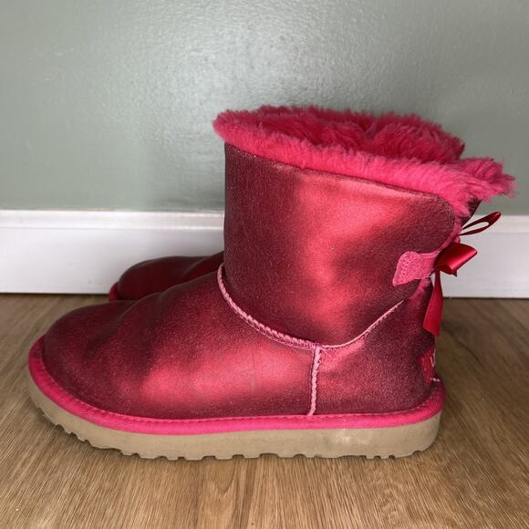 UGG Womens 7 Boots Bailey Bow Short Mini Red Metallic Shearling GLISTEN RADISH - Picture 4 of 7